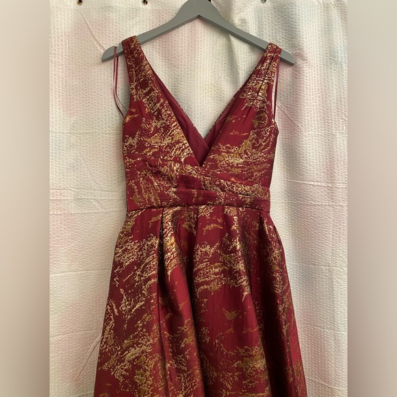 Carmen Marc Valvo Metallic Brocade Cross Front Ballgown with Pockets, Cran/Gold - Picture 6 of 7